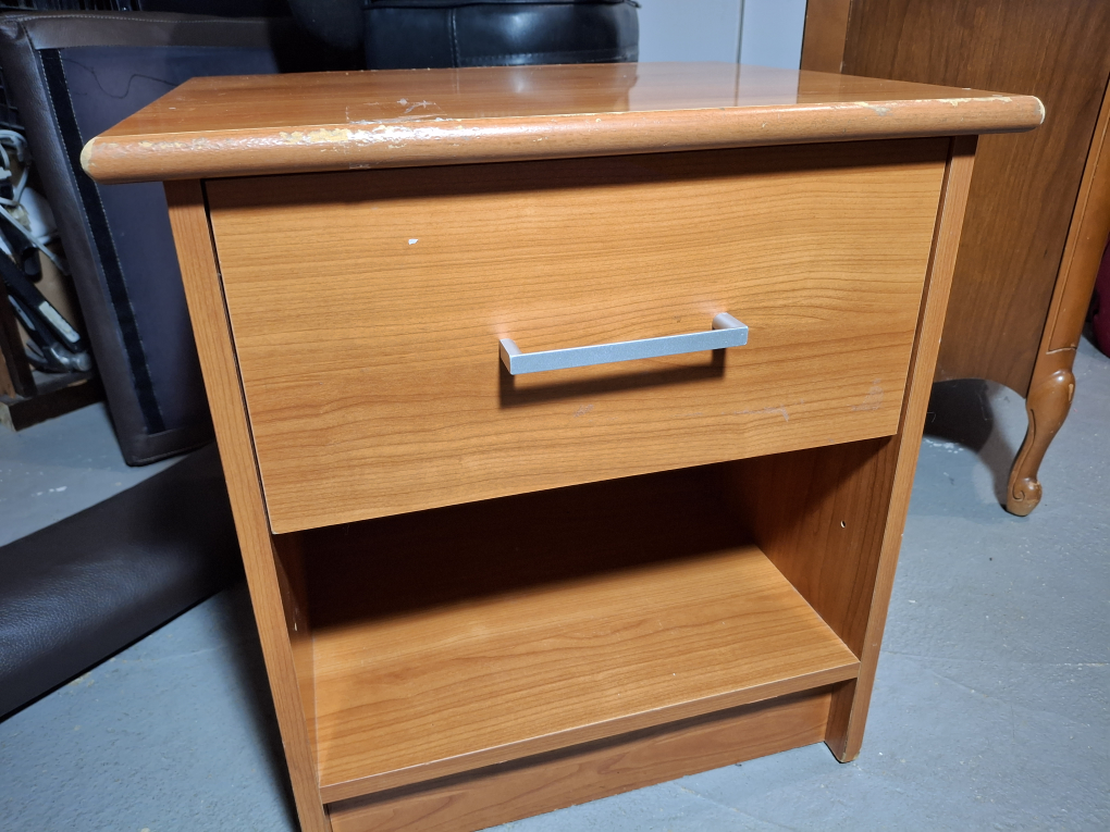 Wooden Nightstand with Drawer & Shelf 🇨🇦 - photo 2