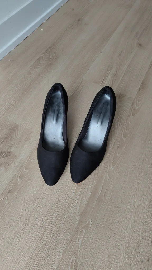 Black heels - US size 8🧡🇨🇦 image indicator(3)