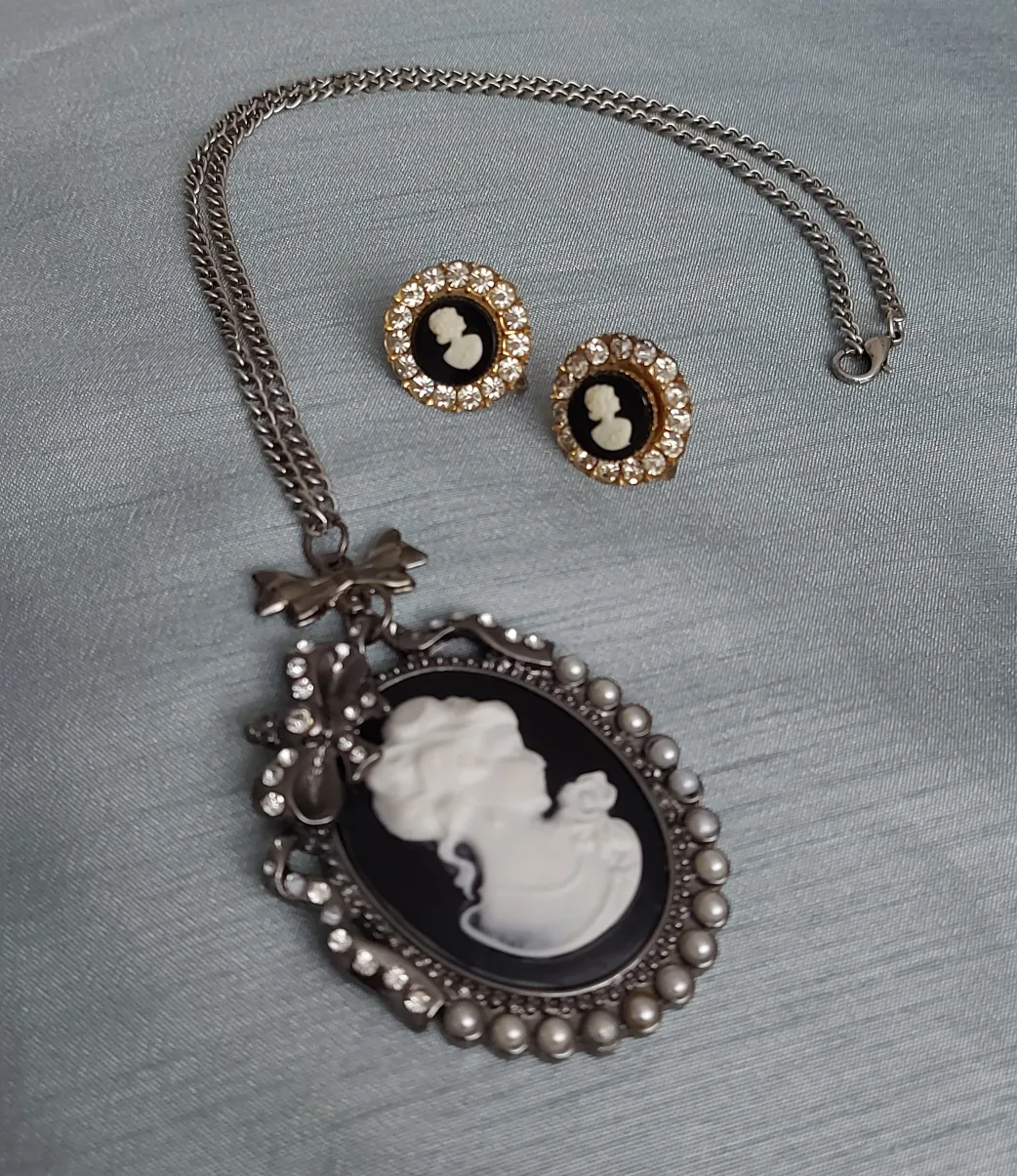 Cameo Pendant Necklace & Earrings Set thumbnail