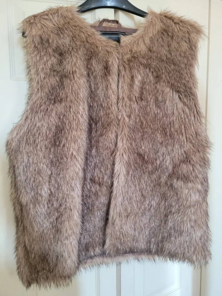 Polly & Esther Faux Fur Vest - M/L thumbnail