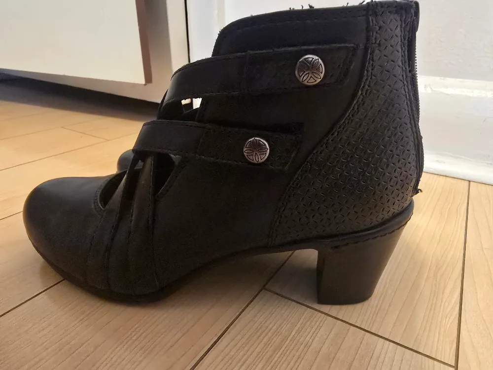 Rockport Cobb Hill Collection Heels - Size 7 image indicator(2)