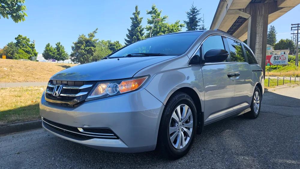 2016 Honda Odyssey SE, Rebuilt Title, low mileage thumbnail