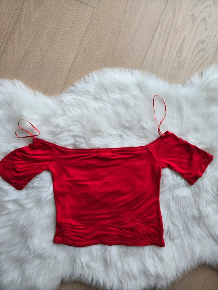 Canada off shoulder women's shirt image indicator(3)