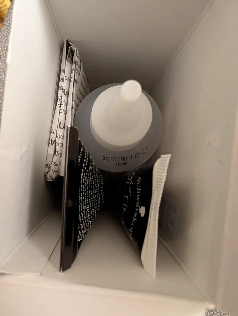 Schwarzkopf Color Ultime 1.4 Sapphire Black Hair Dye image indicator(8)