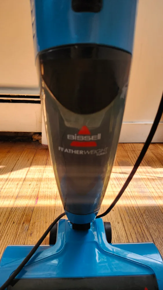Bissell Featherweight Stick Lightweight Bagless Vacuum image indicator(2)