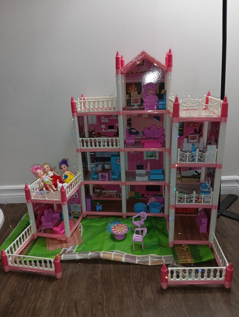 Kids Dollhouse (Many Items Included, read description)