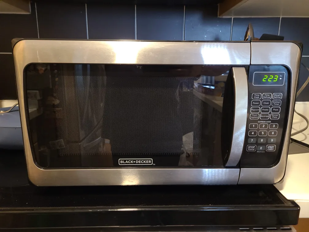 Black+Decker Stainless Steel Microwave 1.1 CU FT thumbnail