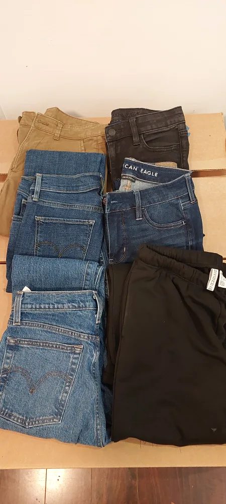 Mixed Jeans Lot - Levi's, American Eagle & More! thumbnail