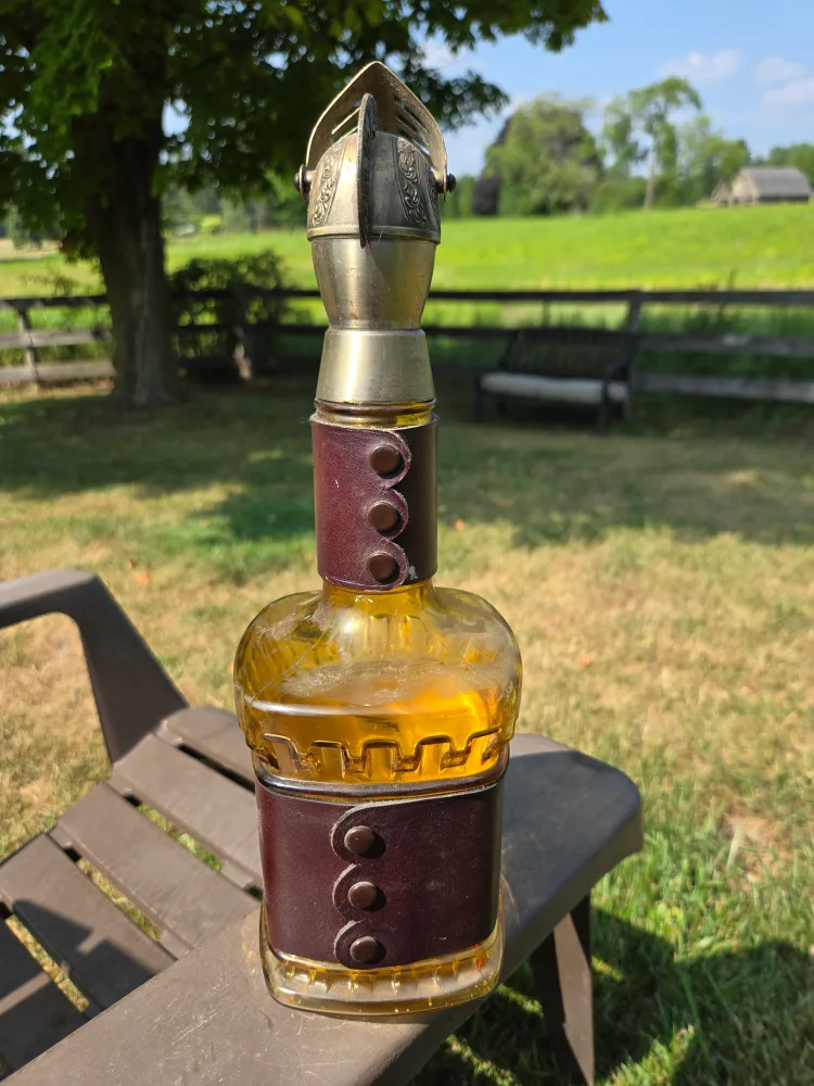 Vintage Knight Decanter image indicator(3)