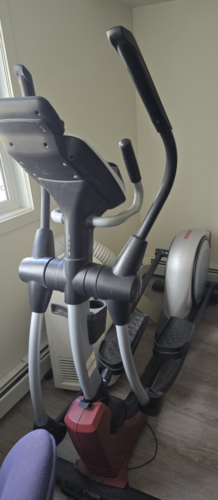HealthRider H45e Elliptical Trainer-$1,800 New!