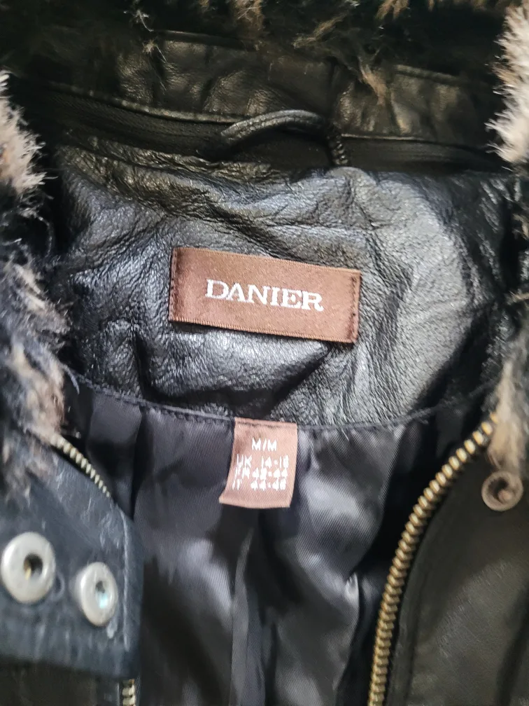 Women's Danier Leather Jacket with Fur Collar - Size M image indicator(3)