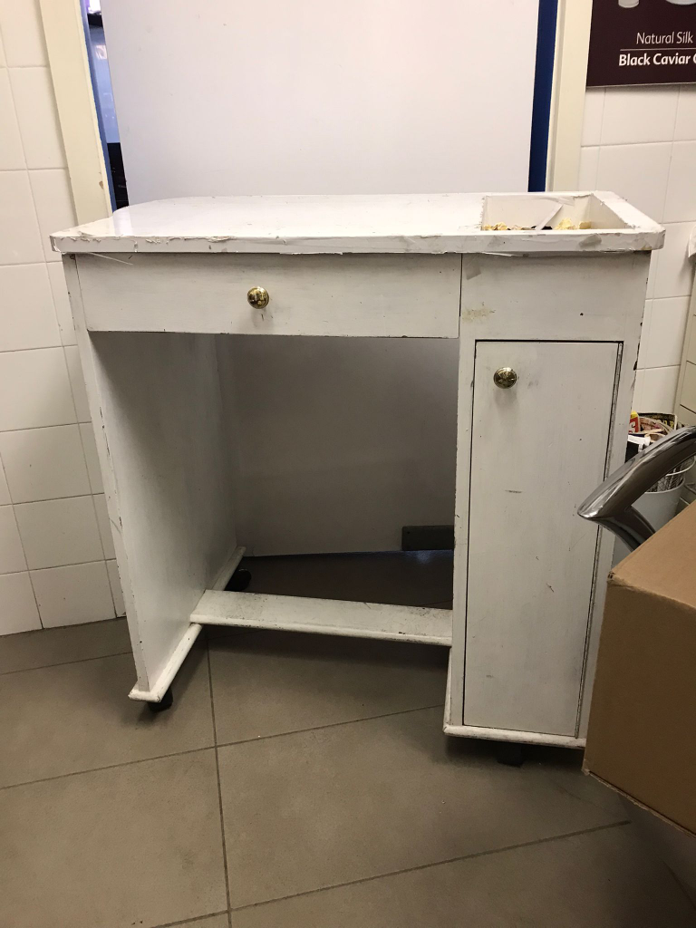 White Manicure Table - photo 2