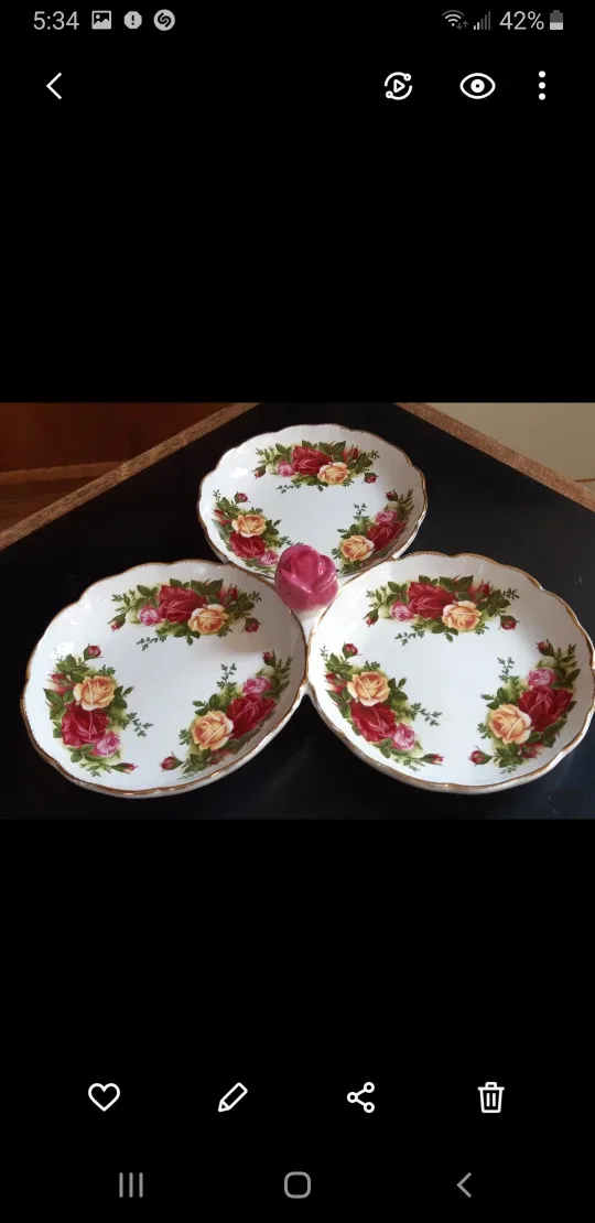 Royal Albert Old Country Roses Serving Dish image indicator(2)