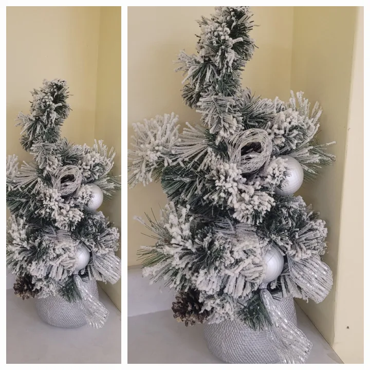 Small Decorated Christmas Tree 🇨🇦🍁 thumbnail