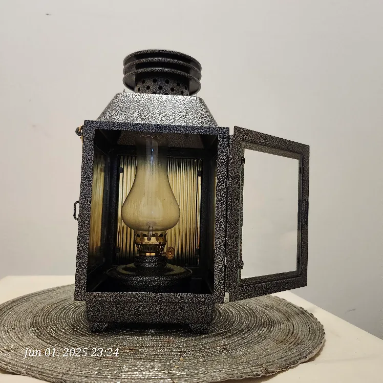 Northern Lights Coach Oil Lantern image indicator(3)