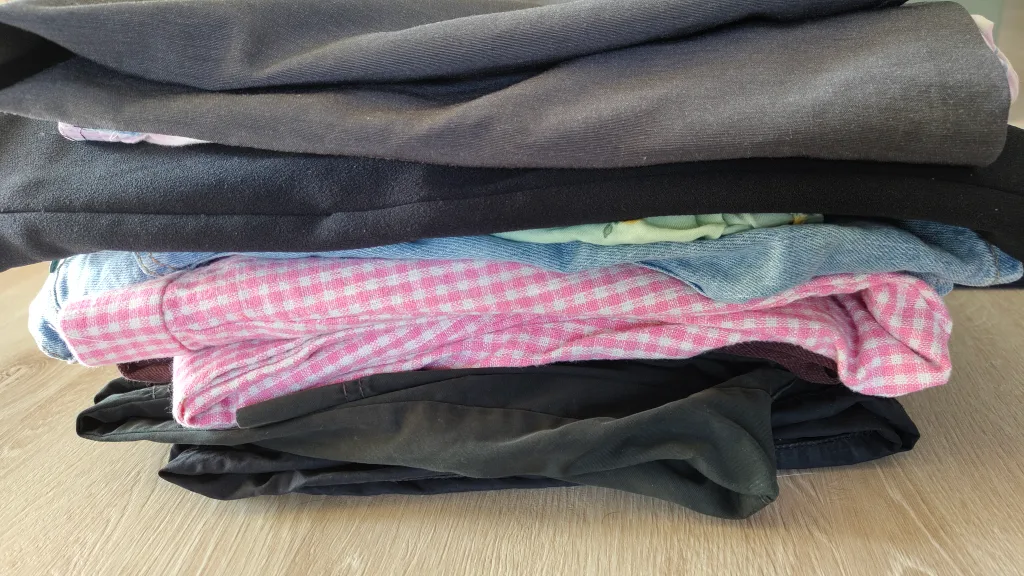 Bundle of Women’s Pants, Skirts & Shorts – Sizes S/M🇨🇦🧡 thumbnail