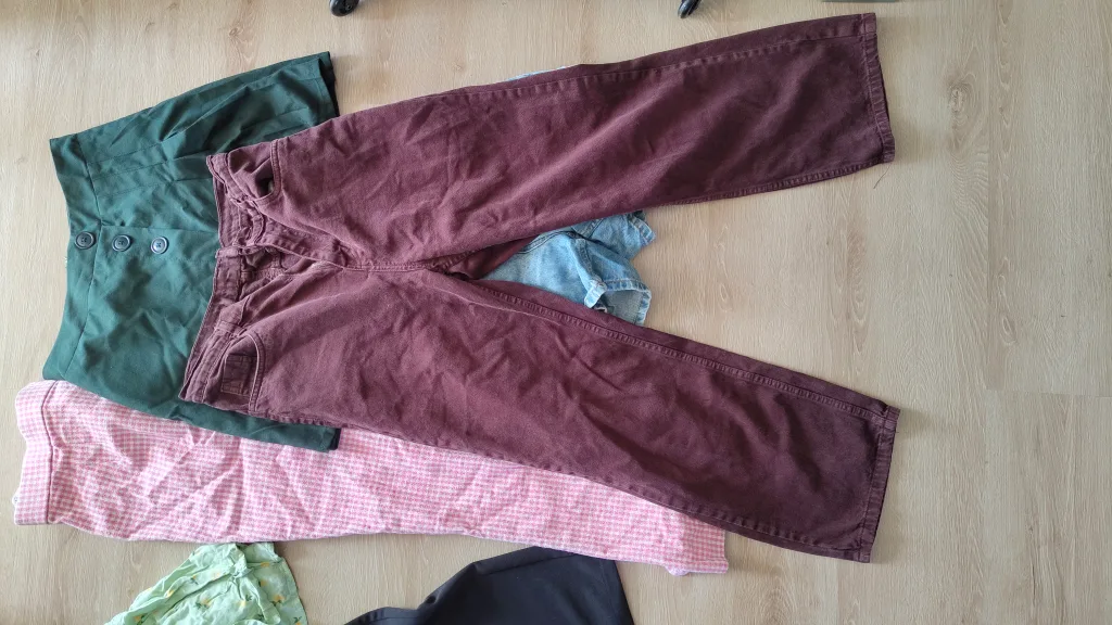 Bundle of Women’s Pants, Skirts & Shorts – Sizes S/M🇨🇦🧡 image indicator(2)