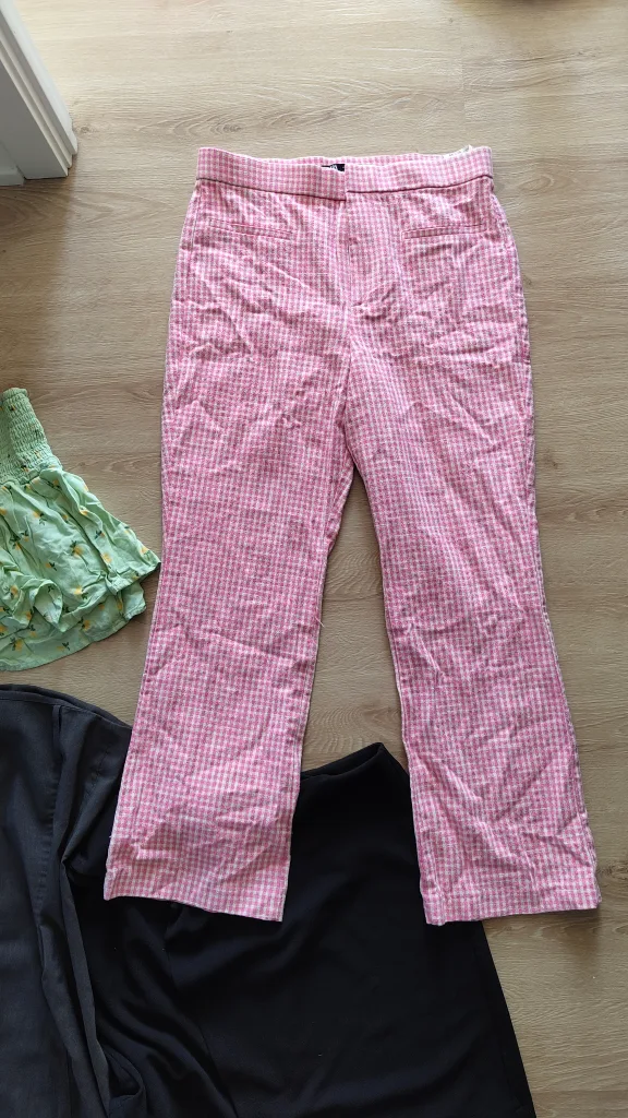 Bundle of Women’s Pants, Skirts & Shorts – Sizes S/M🇨🇦🧡 image indicator(5)