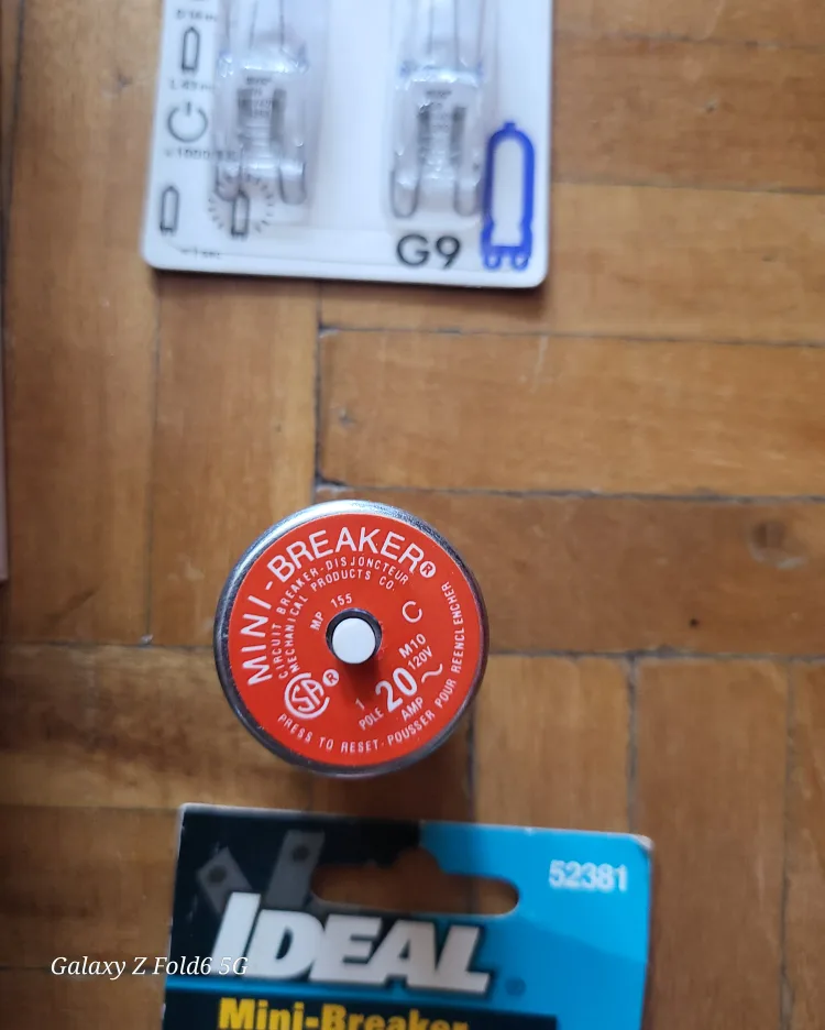 BNIB Sylvania Compact Fluorescent Light Bulbs + Mini breaker etc image indicator(5)