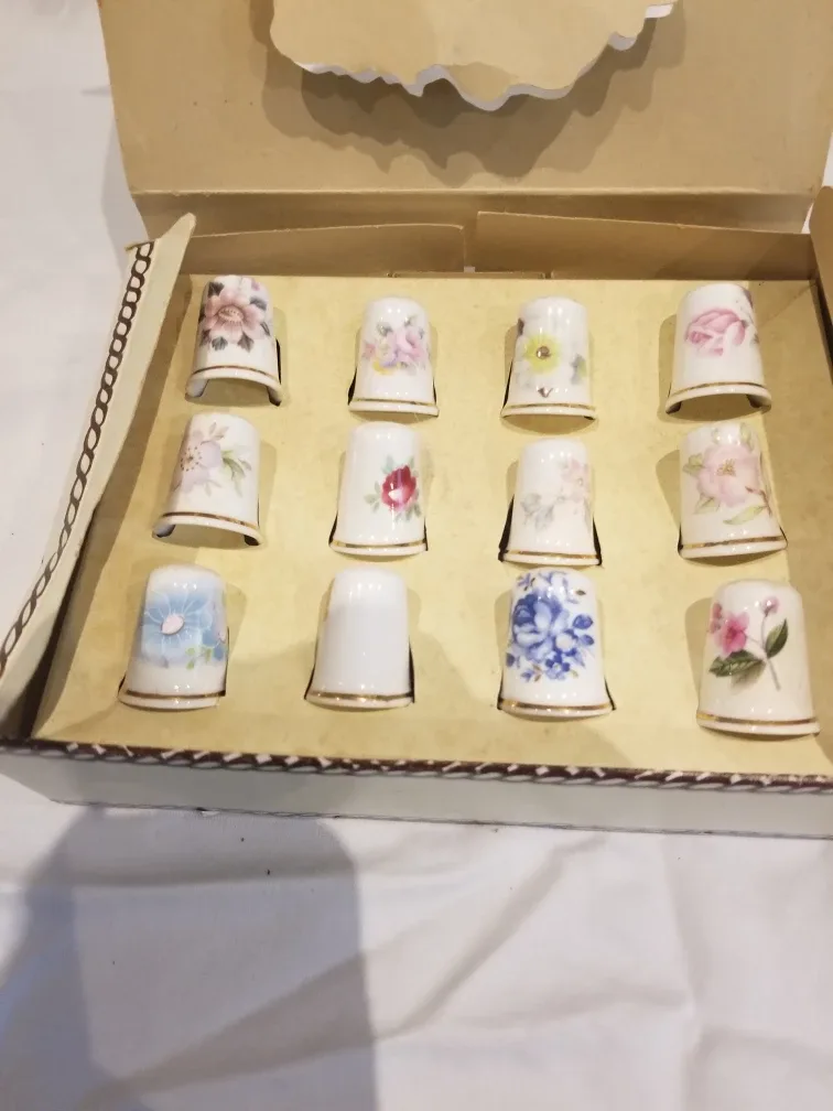 The Thimble Box Collector's Thimbles Set image indicator(4)