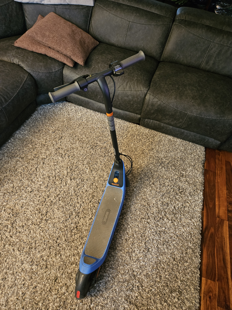 Ninebot ES1L Electric Scooter - photo 2