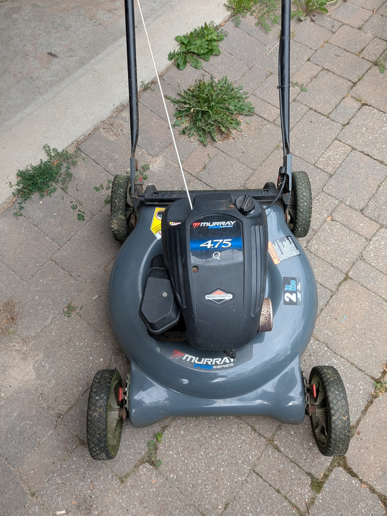 Murray 21" lawn mower with 4.75 HP Briggs and Stratton Gas Motor