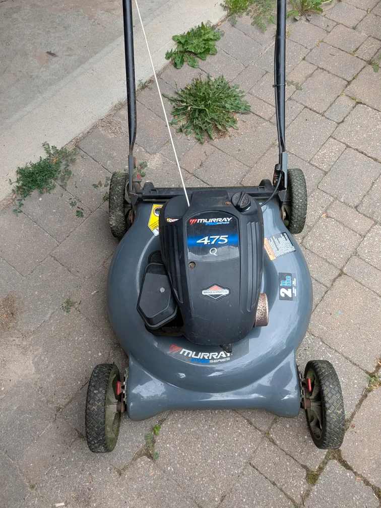 Murray 21" lawn mower with 4.75 HP Briggs and Stratton Gas Motor thumbnail