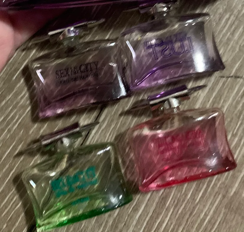 $5 mini sex and city perfumes thumbnail