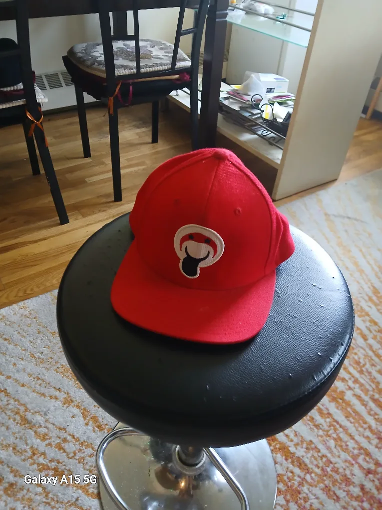 Red Mario Hat thumbnail