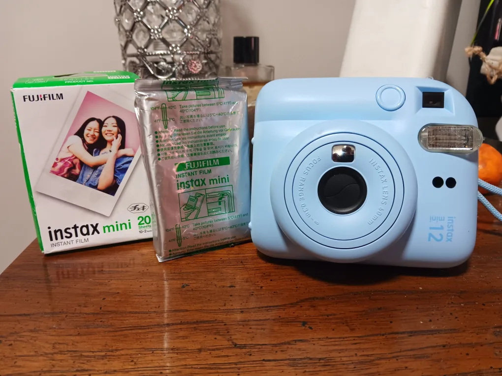 Fujifilm Instax Mini 12 - 2 cases of film included [40 pics] image indicator(3)