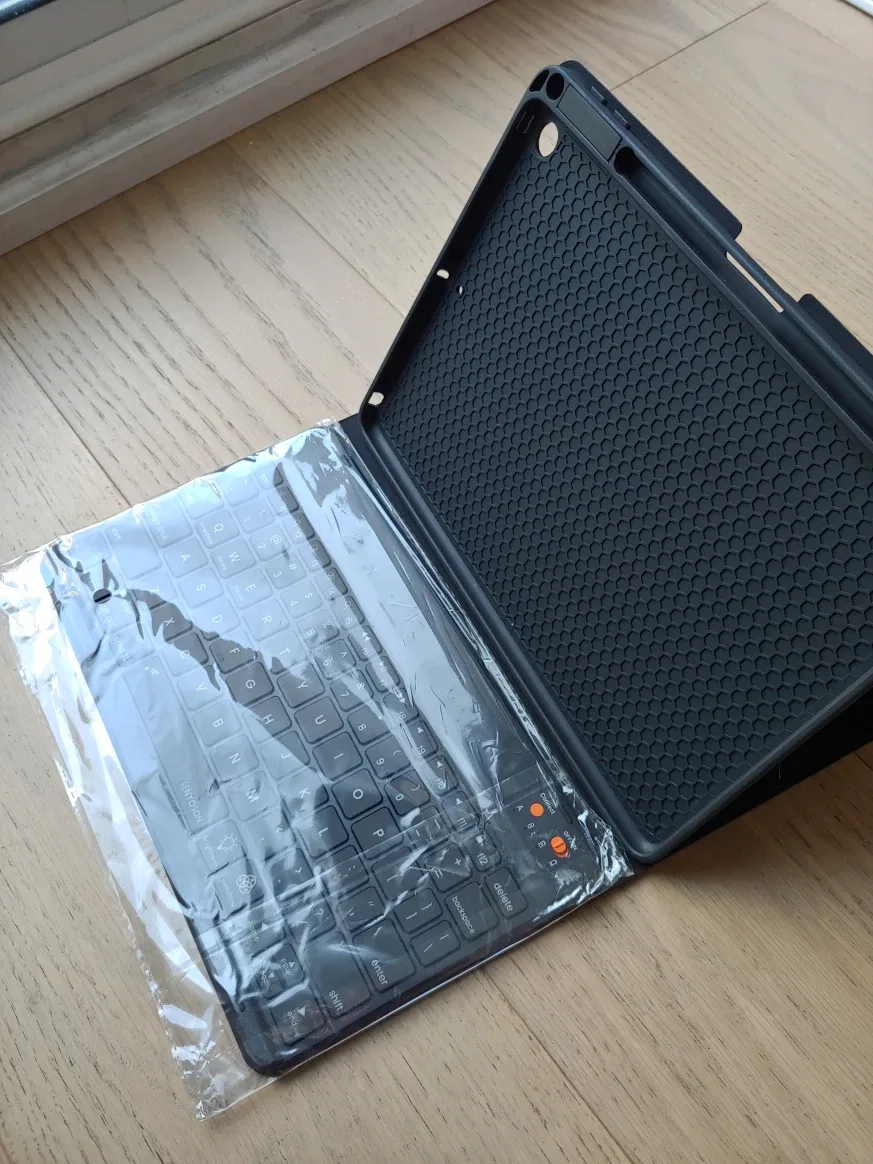 iPad Case with Removable  Bluetooth Keyboard, iPad Air 1 and 2 image indicator(2)