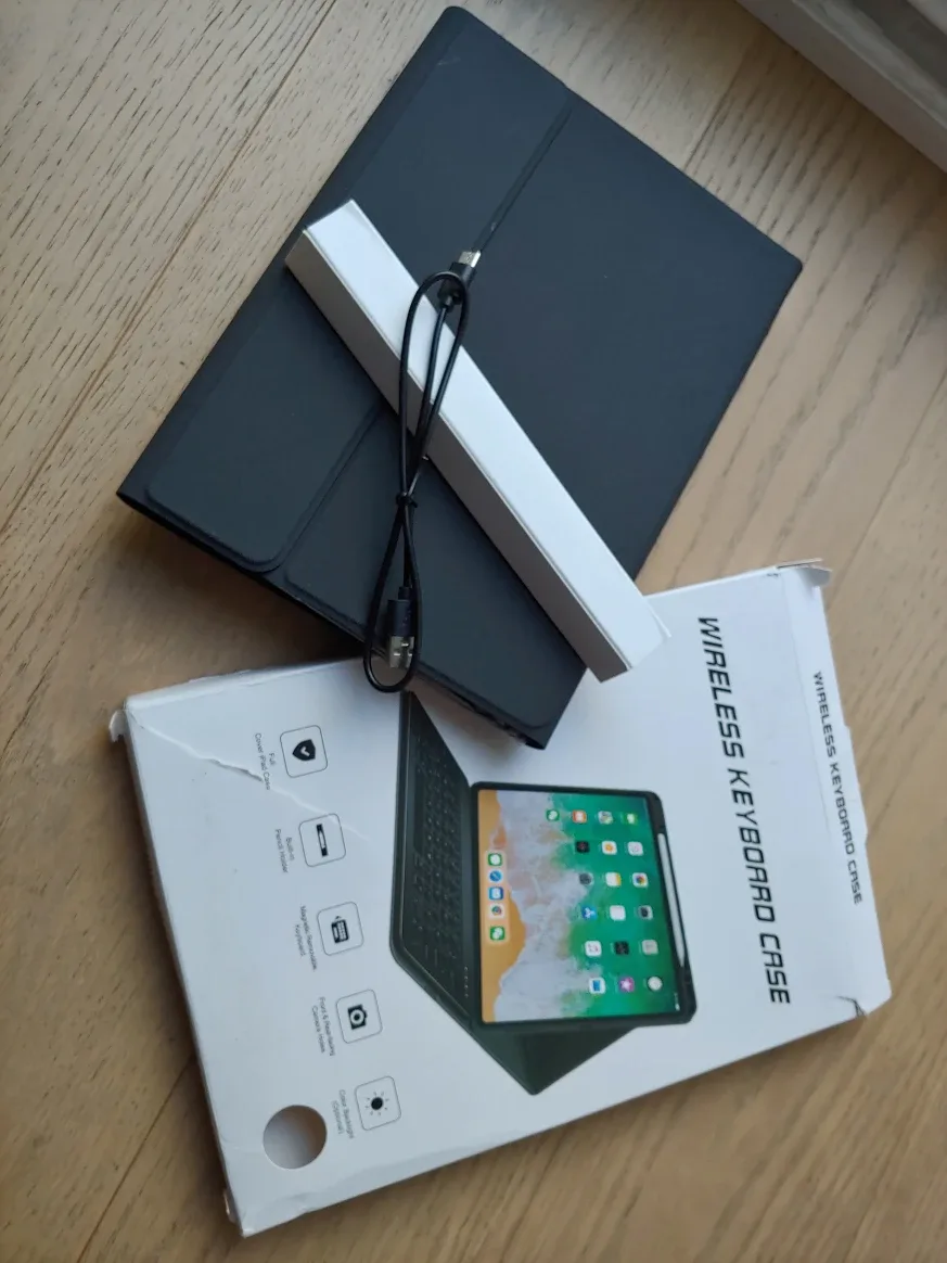 iPad Case with Removable  Bluetooth Keyboard, iPad Air 1 and 2 image indicator(7)