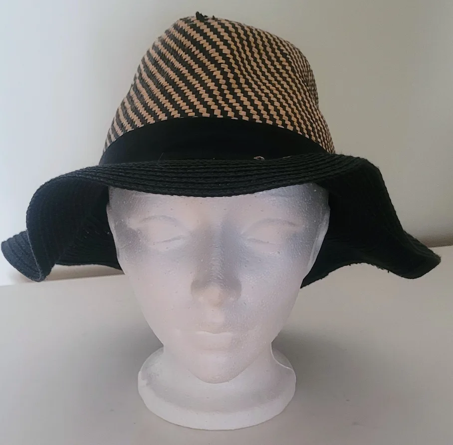 🇨🇦 Aldo Hat - Black & Beige, Size S/M thumbnail