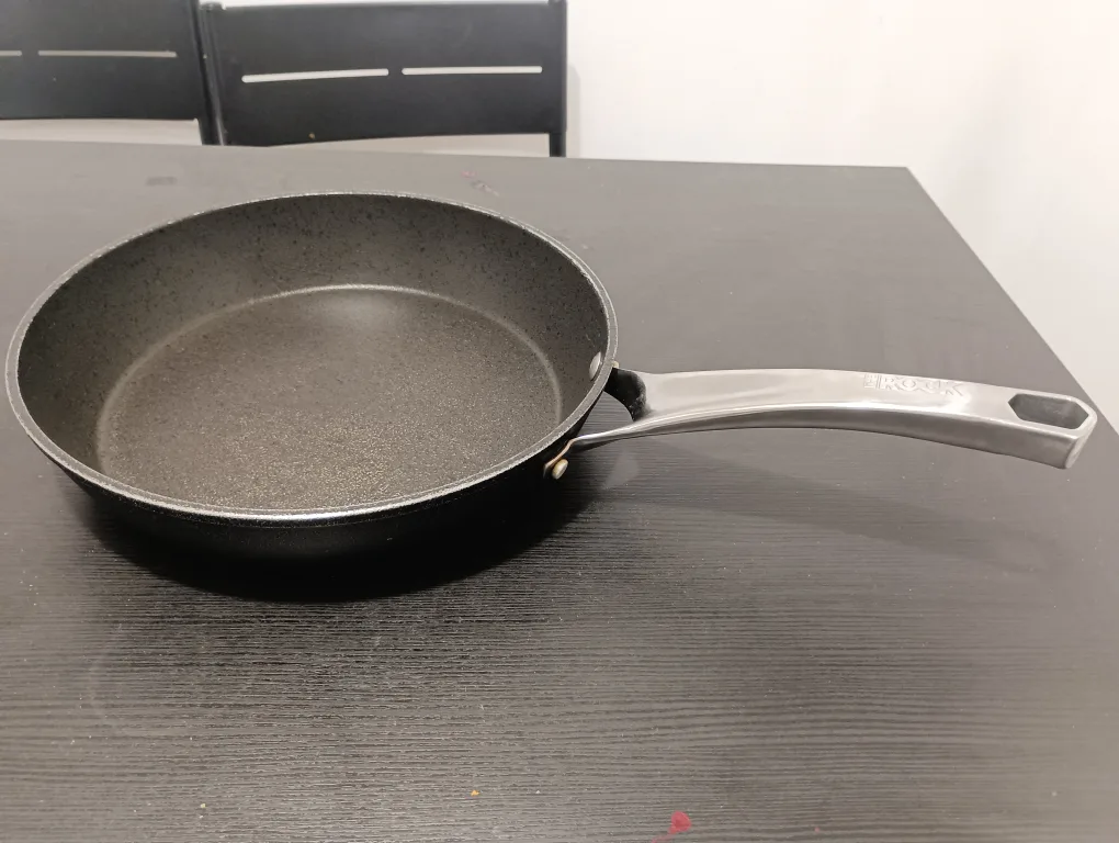 Medium pan thumbnail