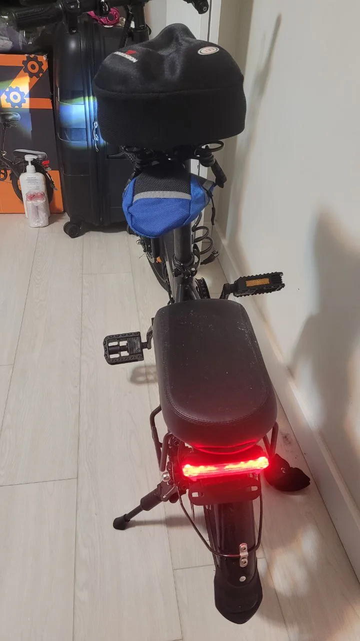 WHIZ Foldable Electric Bike - Like New! image indicator(9)