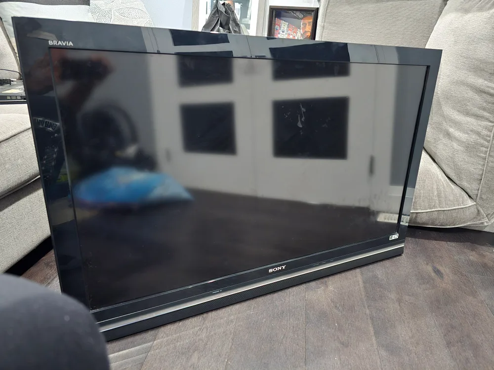 Sony Bravia KDL-46V5100 46" LCD TV thumbnail