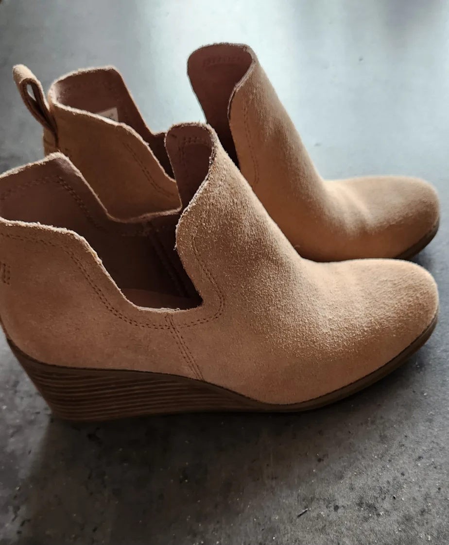 TOMS Suede Wedge Boot - Size 6.5 thumbnail