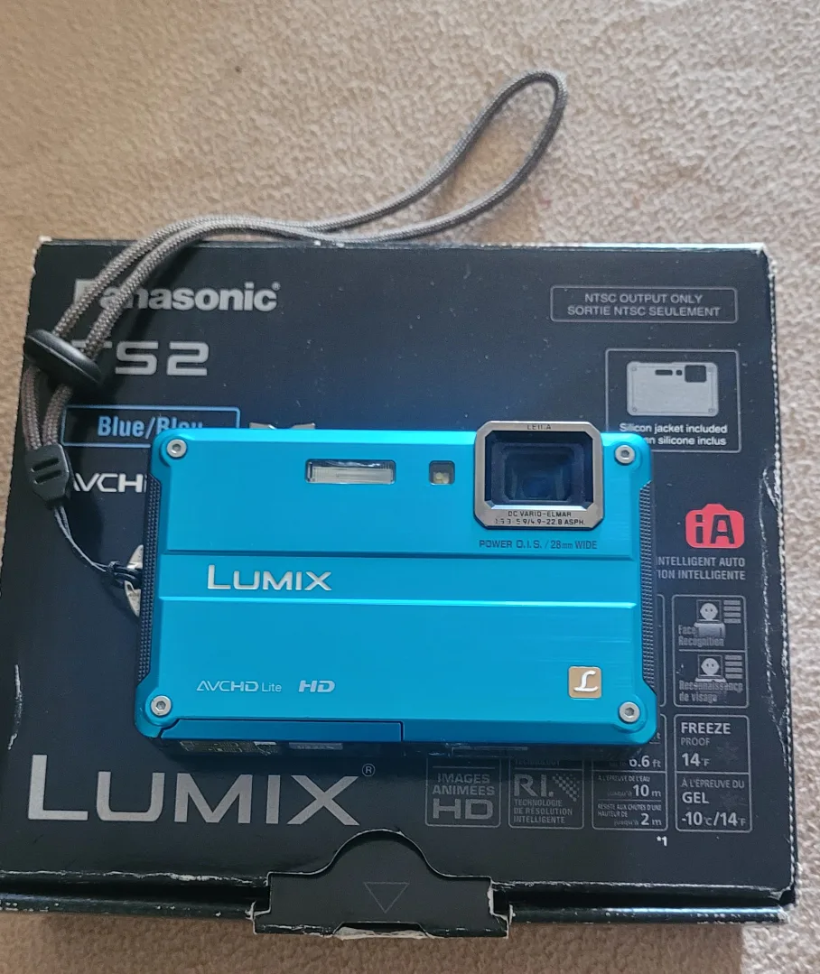🇨🇦Panasonic Lumix DMC-TS2 Blue Digital Camera thumbnail