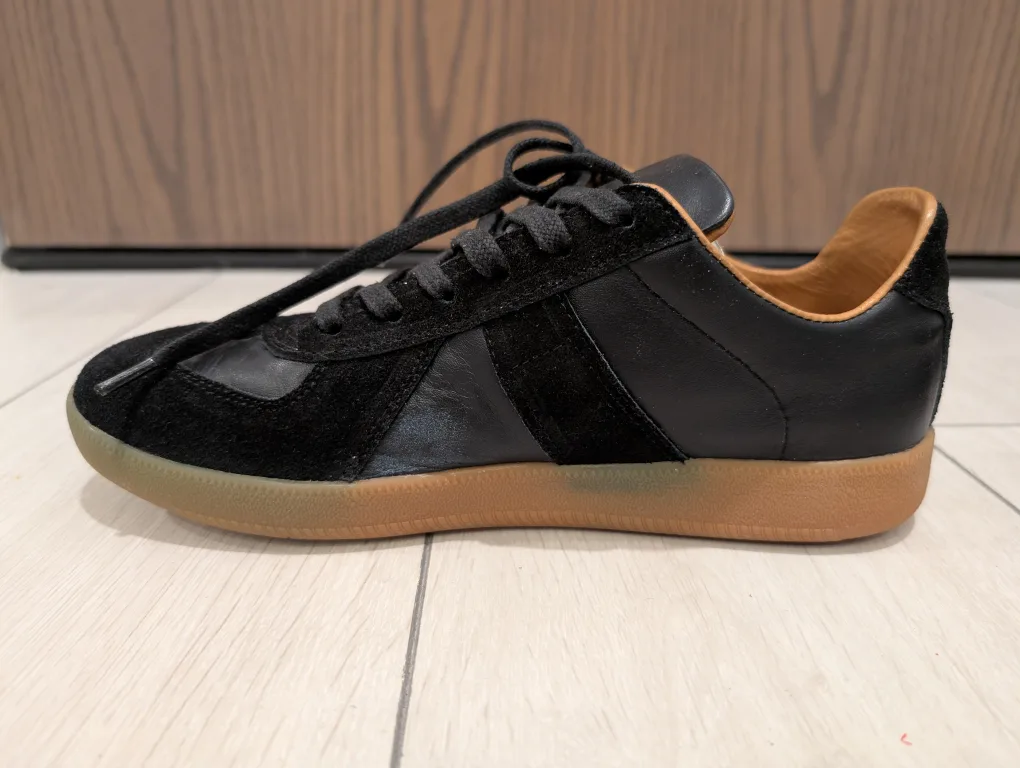 NEW: Men's Black Leather & Suede Sneakers- Size 9 image indicator(5)