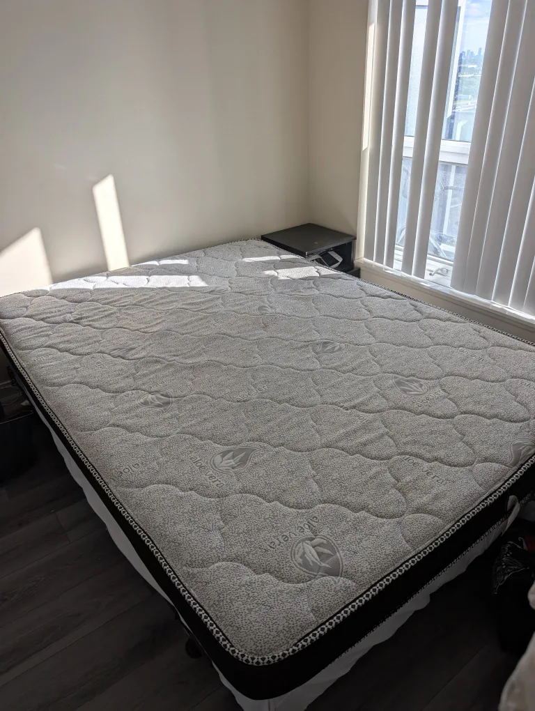 Metal bedframe + Boxspring + Mattress - Queen thumbnail
