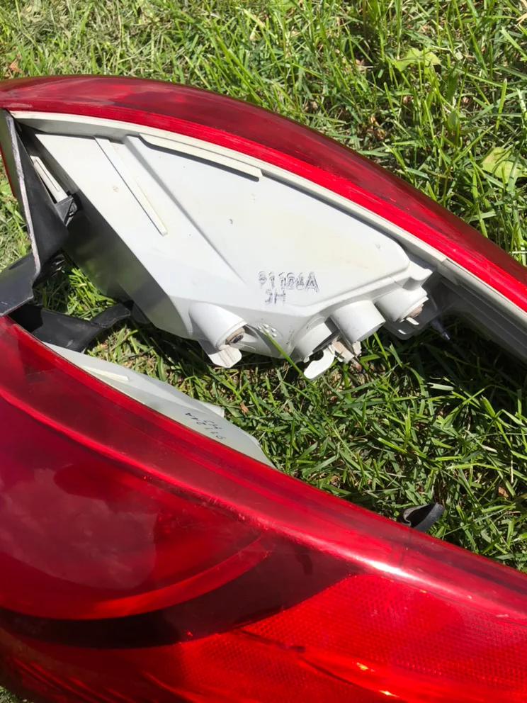 Orignal set of Hyundai Tucson 2010-2015 rear Tail lights image indicator(6)