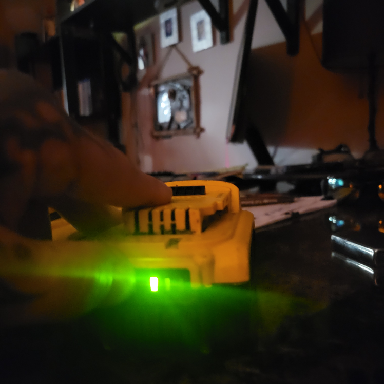 DeWalt 20V XR 4.0Ah & 5.0Ah Lithium Ion Batteries - photo 2