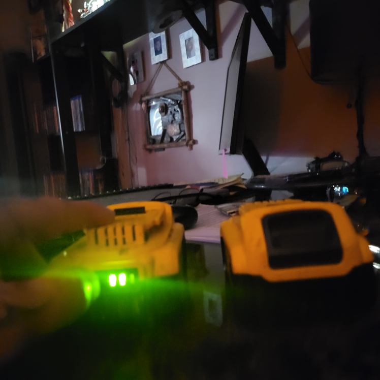 DeWalt 20V XR 4.0Ah & 5.0Ah Lithium Ion Batteries - photo 3