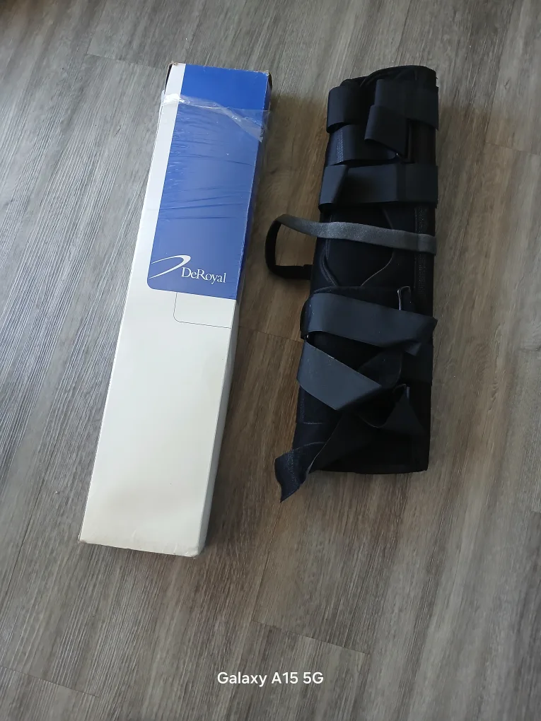 Knee immobilizer brace, 22 inch, DeRoyal thumbnail