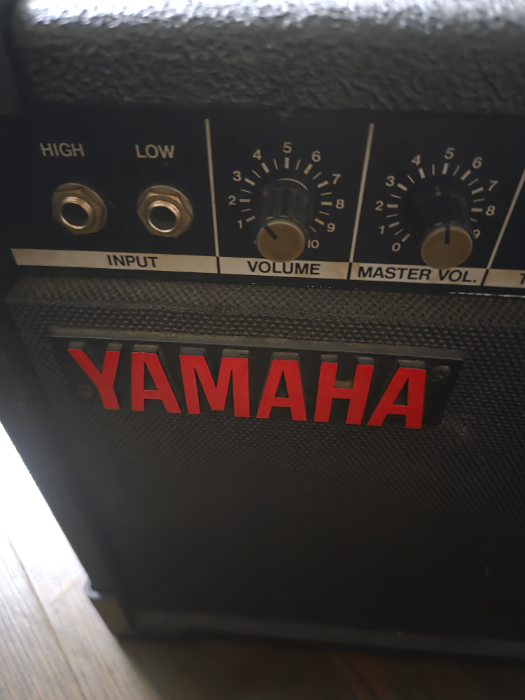 Yamaha VX Series 15 Guitar Amplifier - photo 4