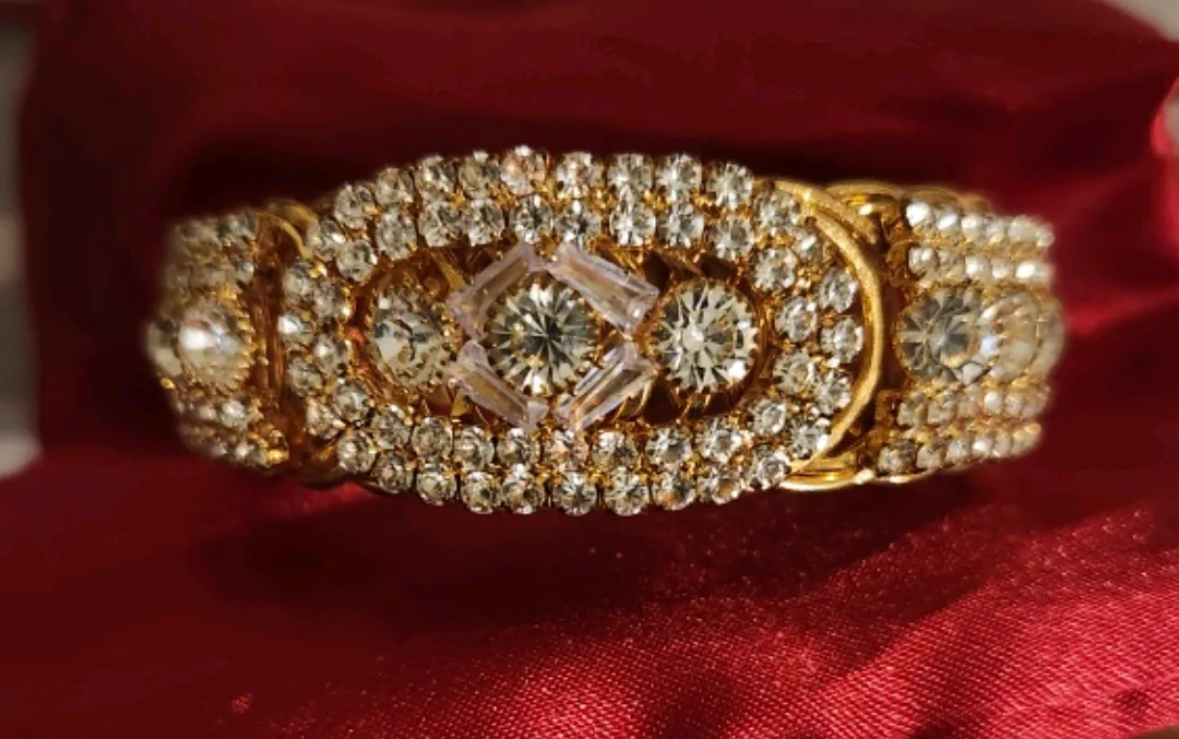 Gold Tone Rhinestone Bracelet image indicator(2)