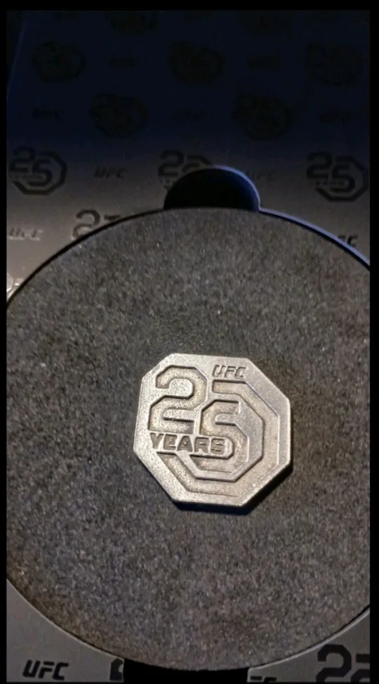 NEW! RARE UFC 25 YEAR SILVER ANNIVERSARY PROMO PACKAGE image indicator(7)