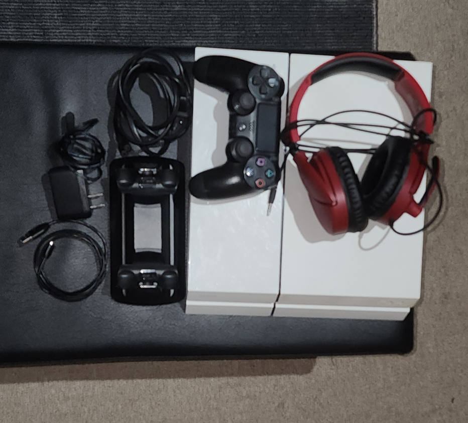 PlayStation 4 (PS4) - photo 2