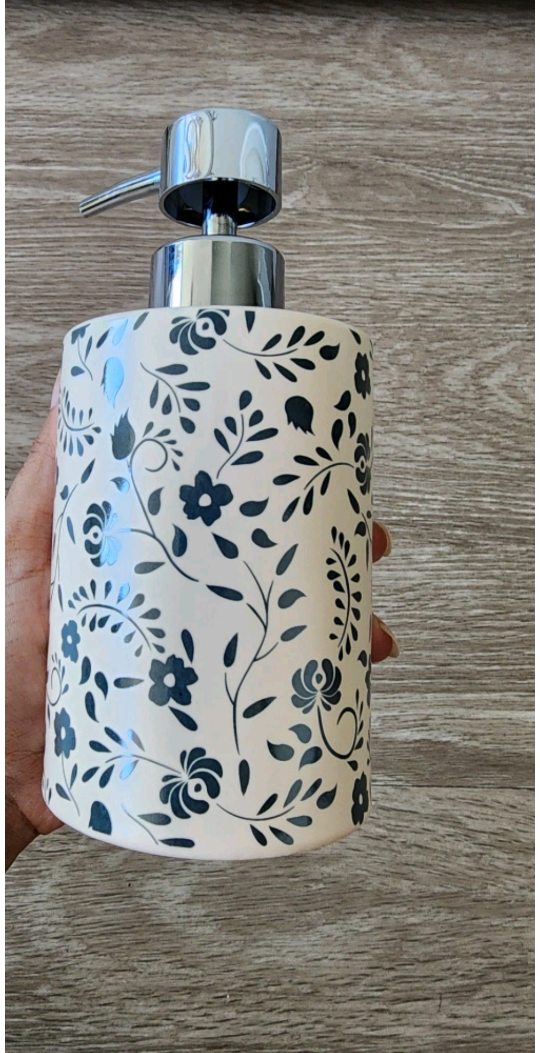 URGENT *Moving Sale* Floral Soap Dispenser - photo 2