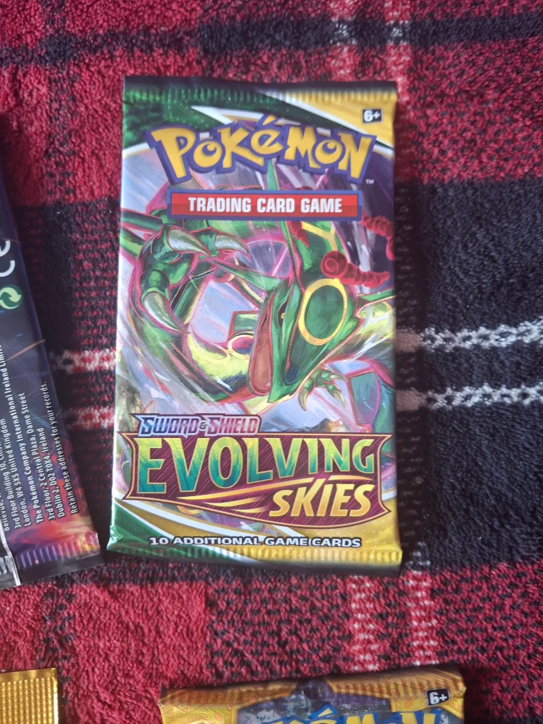 Pokemon Trading Card Game Packs - Sun & Moon, Evolving Skies image indicator(5)